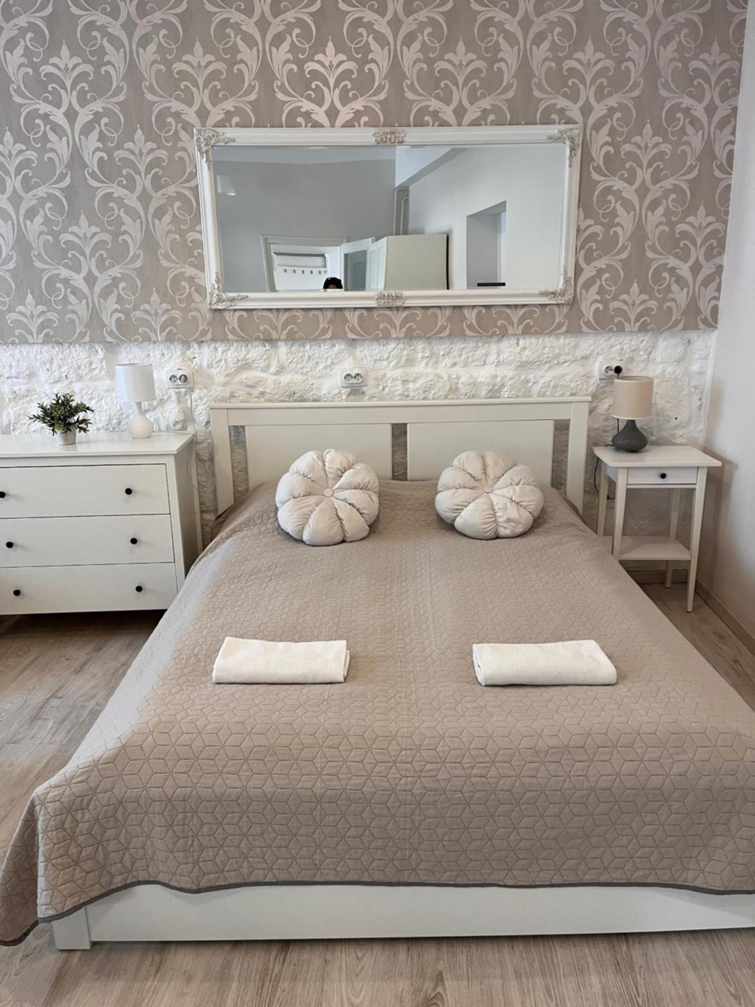 Pacsirta Apartmanhaz エゲル エクステリア 写真