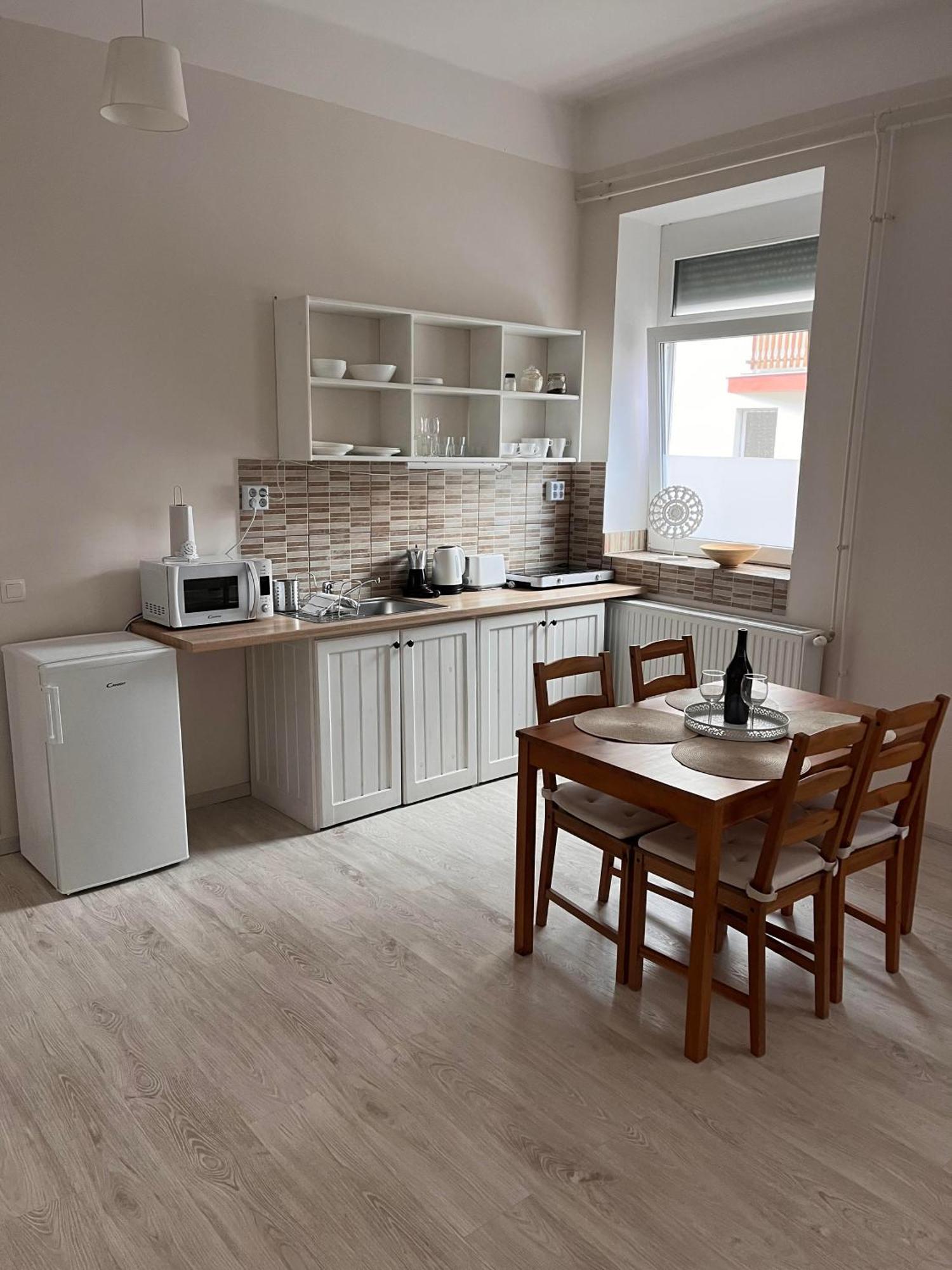 Pacsirta Apartmanhaz エゲル エクステリア 写真